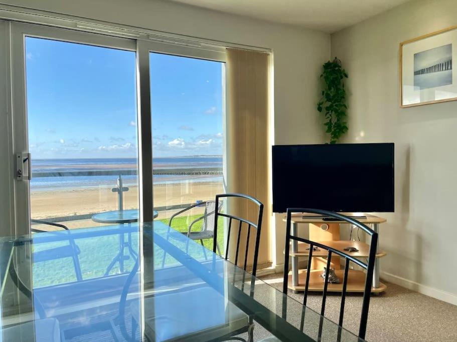 Beachfront Bliss With Spectacular Views Лланелли Экстерьер фото